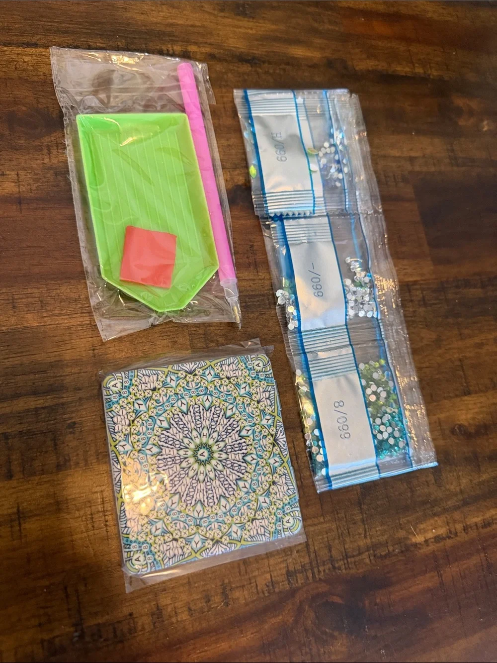 Diamond Art Painting Toolkit - Compact with Magnifying Mirror